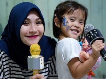 Uniknya Dandanan Kala Madali, Postingan Zaskia Adya Mecca Ini Bikin Netter Syok