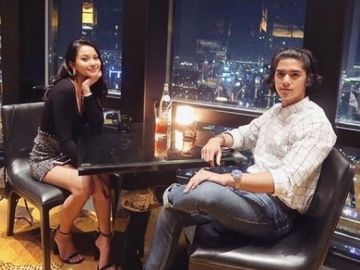 Mewahnya Pesawat yang Ditumpangi Al Ghazali & Kekasih Saat ke Paris Ini Bikin Netter Heboh