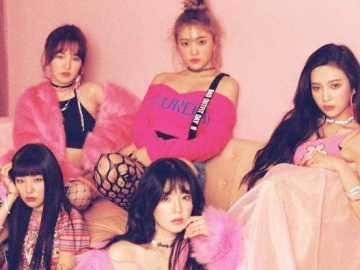 Red Velvet Tampil Dibalut Kostum Panggung Ini di Showcase Comeback, Netter Protes