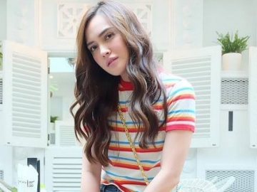 Pakai Baju Ini Saat Kerja, Penampilan Shandy Aulia Tuai Sorotan Publik