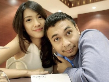 Raditya Dika Minum Segelas Berdua Bareng Sosok Ini, Netter Ribut Ingatkan Isu Pelakor