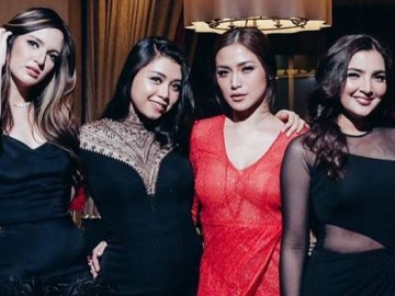 Nia Ramadhani Pose Begini Bareng Jedar & Ashanty, Netter: Bajunya Kurang Bahan Semua