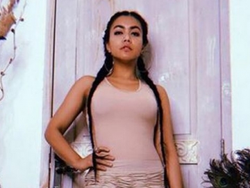 Berani Tampil 'Panas', Denada Tuai Kecaman Gara-Gara Foto Ini