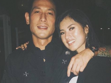 Pose Begini di Dalam Kereta, Atries Angel & Chef Juna Ingatkan Netter dengan Drama Korea