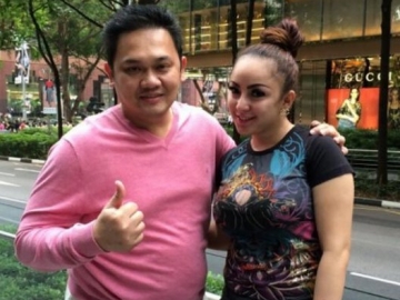 Regina Mantan Istri Farhat Abbas Nggelendot Manja, Hotman Paris: Ada yang Makin Panas