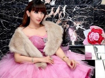 Bagikan Foto 'Adik', Postingan Roro Fitria Ini Jadi Sorotan