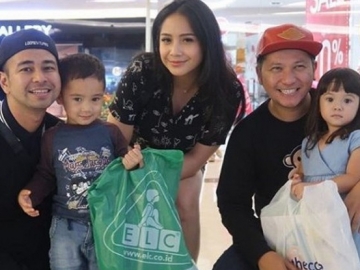 Rafathar 'Tercyduk' Gandeng Tangan Gempita di Mall, Netter Salfok Lihat Penampilan Nagita Slavina