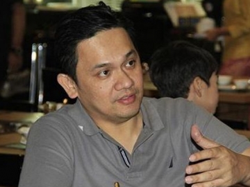 Tulis Soal Pengacara Doyan Berlian, Farhat Abbas Sindir Hotman Paris Gay?