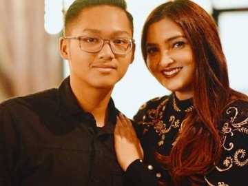Ashanty Dandan Heboh Saat Foto Bareng, Netter Salfok Kegantengan Azriel Hermansyah