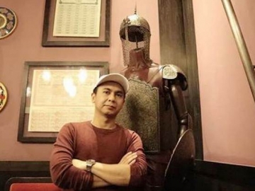 Raditya Dika Beri Jam Tangan Mewah Untuk Adik, Netter Heboh Singgung Harganya