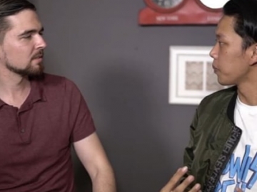 Bikin Ngakak, Bayu Skak Ajari Bule Kata Makian Saat Diwawancara