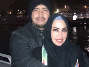 Ungkapkan Cinta Lewat Foto Ini, Netter Malah Salfok Bentuk Bibir Istri Sunan Kalijaga