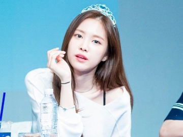 Na Eun A Pink Mendadak Hapus Foto Cantik Tanpa Makeup Ini, Karena Caption Atau Bungkus Rokok?