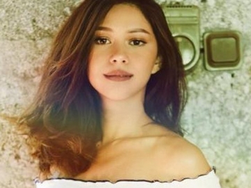 Dibalut Gaun Seksi Ini, Bentuk Tubuh Nana Mirdad Jadi Sorotan