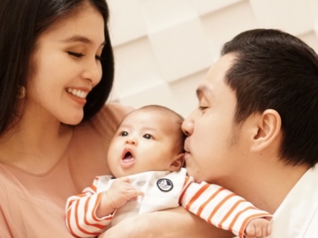 FOTO: Valentine's Dinner Perdana Sandra Dewi & Harvey Moeis Ajak Baby Rafa