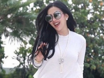 Pose Bareng Pria Ini, Syahrini Diminta Segera Menikah