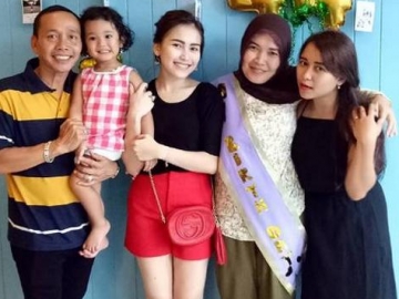 Diduga Sering Bolos Demi Liburan, Ayah Ayu Ting Ting Dilaporkan ke Wali Kota Depok