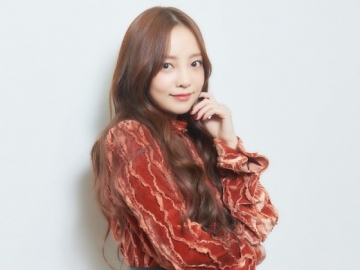 Tampil Stylish nan Memukau di Bandara, Model Sepatu Goo Hara Ini Jadi Sorotan