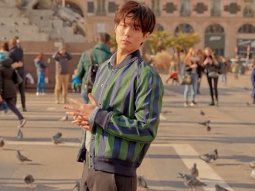 Bikin Fans Makin Cinta, Park Bo Gum Lindungi Nenek Tua Ini Saat Upacara Kelulusannya