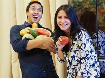 Beritahu Jenis Kelamin Bayi Mereka, Barry Tamin Buat Marsha Tengker 'Menangis'