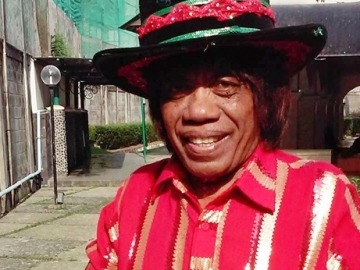 Diberitakan Hidup Susah, Pak Tarno Ternyata Punya Rumah di Puncak dan Istri Pramugari