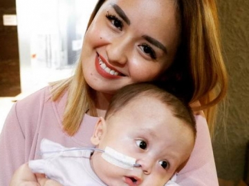 Anaknya Idap Penyakit Langka Ini, Joanna Alexandra Jual Mobil & Rumah Demi Pengobatan