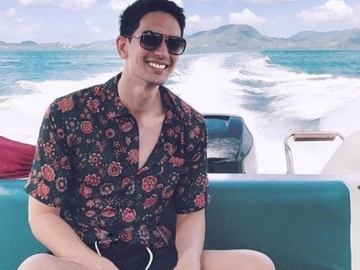 Bikin Iri, Dimas Beck Pose Bareng Model Kelas Internasional Dengan Kondisi Vitiligo Ini