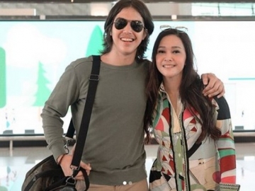 El Rumi Telanjang Dada Sambil Gendong Bule di Tengah Salju, Respon Maia Estianty Jadi Sorotan