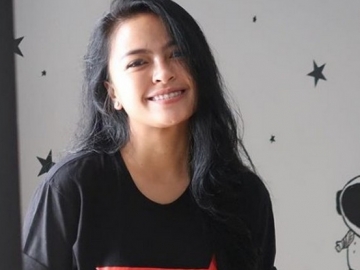 Pasca Heboh Kecelakaan di Panggung, Gaya Rambut Baru Tantri Kotak Ini Jadi Sorotan