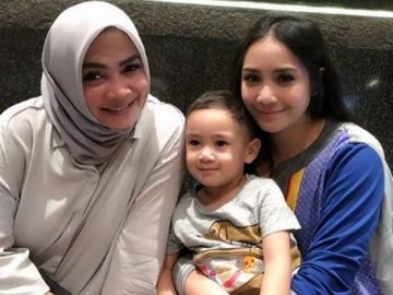 Diisukan Lepas Status Janda dengan Pengusaha Kaya, Ini Foto Akad Nikah Ibu Nagita Slavina?