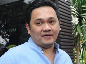 Diduga Sindir Syahrini dan Ingin Penjarakan Artis Selfie di Tol, Farhat Abbas Bikin Netter 'Muak'