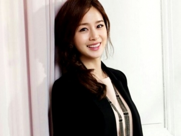 Kim Tae Hee Pamer Selfie Perdana Usai Miliki Anak Pertama, Netter: Cantik 