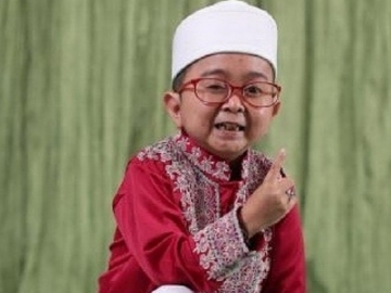 Jalan Berdua Bareng Wanita Berhijab Ini, Daus Mini Punya Pacar Baru?