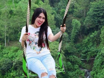 Foto Bareng Tiga Selebritis Pria Ini, Via Vallen 'Diserang' Haters