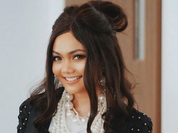 Diminta Makan Pakai Tangan 'Kanan', Begini Jawaban Menohok Rina Nose