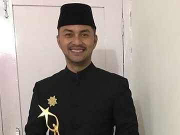 Sang Ayah Meninggal Dunia, Anjasmara Unggah Kenangan Almarhum Semasa Hidup