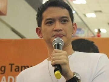 Beredar Foto Mesra Rezky Aditya Bareng Kekasih, Netter: Baju Ceweknya Engga Banget