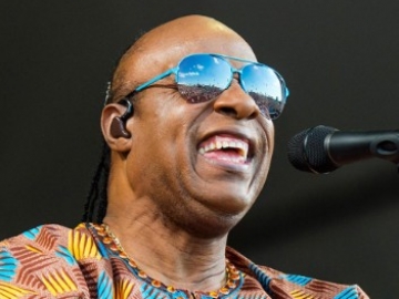 Inilah yang Dilakukan Stevie Wonder Untuk Ajak BTS Tampil di Video Tribute Martin Luther King Jr.