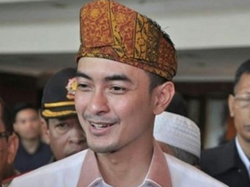 Ditahan KPK Karena Dugaan Pemberian Suap, Zumi Zola Dipecat PAN