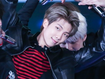 RM BTS Pamer Senyum Manis Sambil Pose di Depan Komidi Putar, Netter Malah Salah Fokus ke Hal Ini