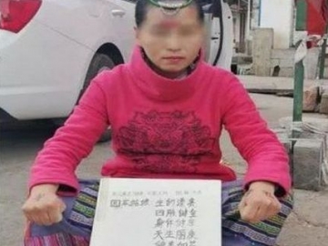  Terlalu Cantik Untuk Bekerja, Wanita Ini Putuskan Jadi Pengemis