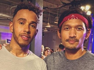 Bikin Heboh Foto Bareng, Ibnu Jamil Rasakan Ini Olahraga Bareng Pembalap F1 Lewis Hamilton