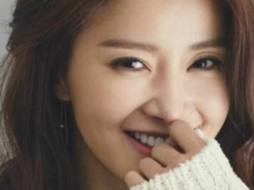 Pamer Postur Tubuh Langsing Usai Tiga Bulan Melahirkan, Lee Si Young Tuai Beragam Komentar