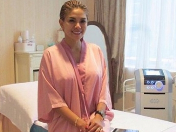 Biasa Tampil Seksi, Nikita Mirzani Tunjukkan Foto Berhijab