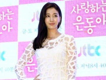 Kim Sarang Dikabarkan Alami Cedera Kaki Saat Berkunjung ke Italia, Agensi Beri Penjelasan Ini