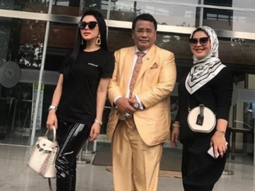 Pakaikan Bedak ke Hotman Paris, Penampilan Syahrini Malah Jadi Sorotan