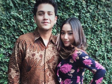Fitting Baju Ditemani Kekasih, Rizky Alatas Segera Nikahi Adzana Bing Slamet?