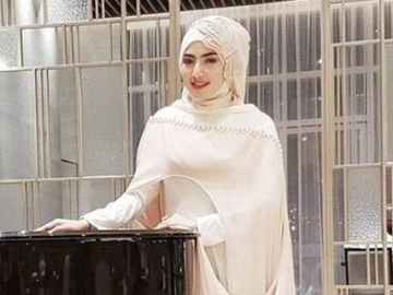 Unggah Foto 'Berdua', Yulia Muhammad Ungkap Opick Sangat Mencintainya