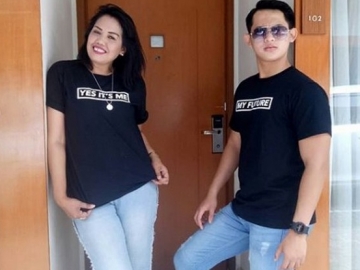 Sempat Digosipkan Putus, Ely Sugigi Malah Beri Kejutan Ultah Untuk Irfan Sbaztian