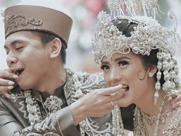 Pengantin Baru, Kocaknya Raditya Dika Pamerkan Kamar Bulan Madu